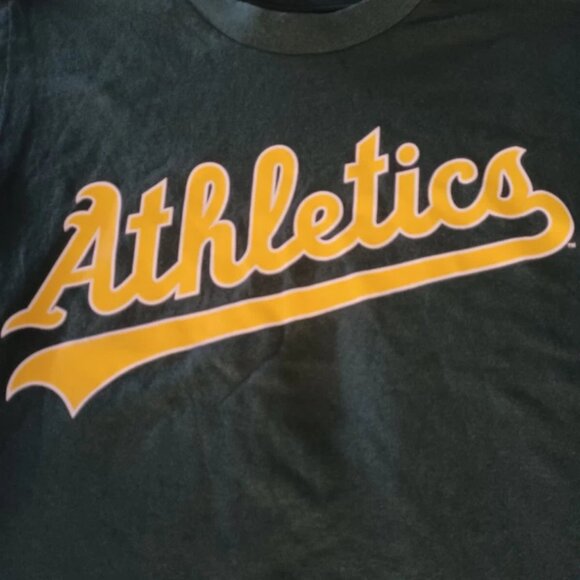 Oakland Athletics A's Majestic Green T-Shirt Size Small NWOT - Picture 3 of 5